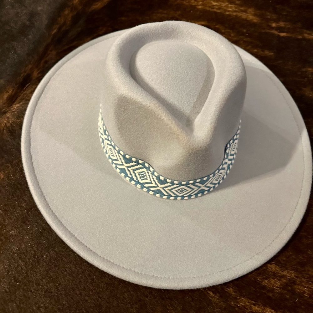 *Beand new, with Tags* Womens felt hat